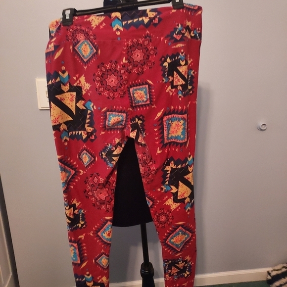 LuLaRoe Aztec Leggings One Size Tall And Curvy - Picture 6 of 7
